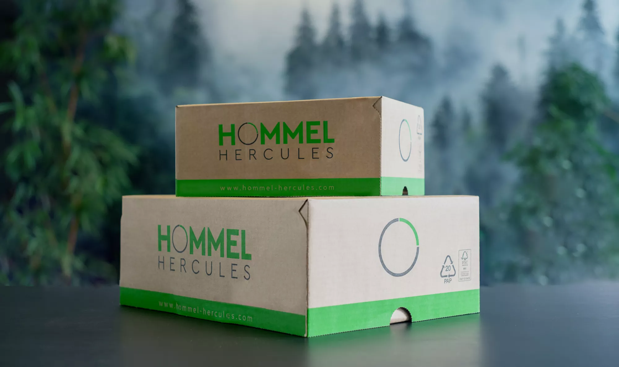 Kartons mit Hommel hercules Logo