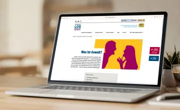 Ein Laptop, die Seite des Anti-Gewalt-Portals ist darauf geöffnet.