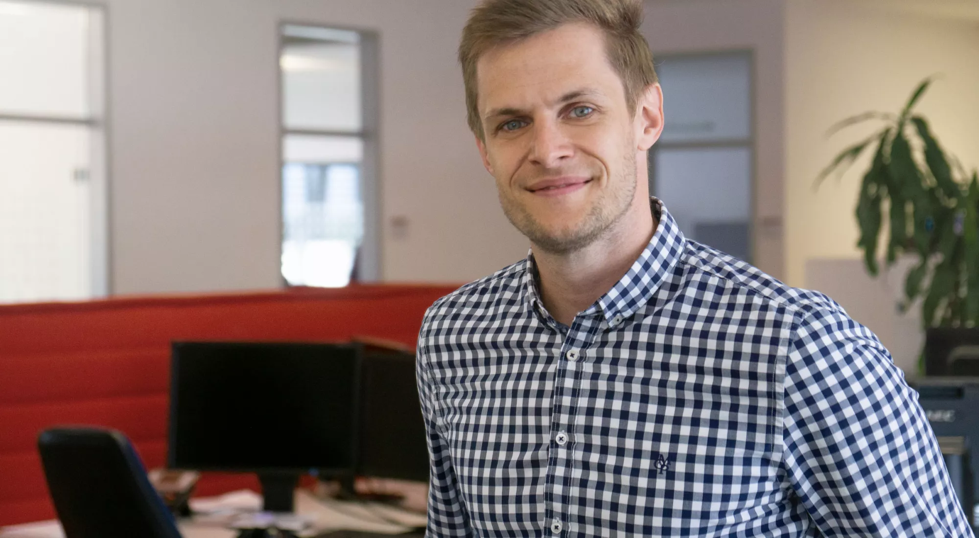 Sebastian in der Agentur